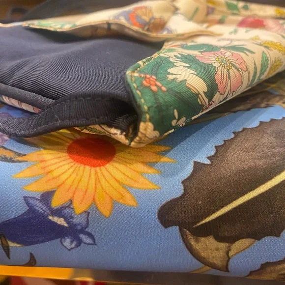 Gucci Flora Vintage Bow Clutch with Detachable Crossbody Strap - Picture 8 of 17